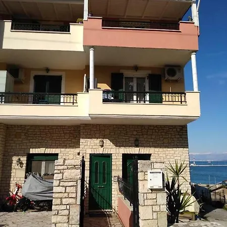 Kefalomantouko House Apartment